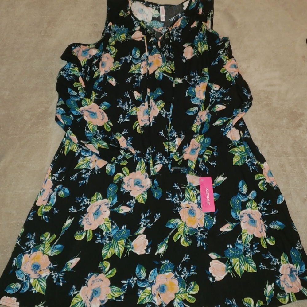 NWT Xhilaration Cold shoulder dress